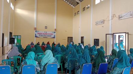 TP PKK KECAMATAN RAKIT GELAR RAPAT PLENO DI AULA DESA LUWUNG